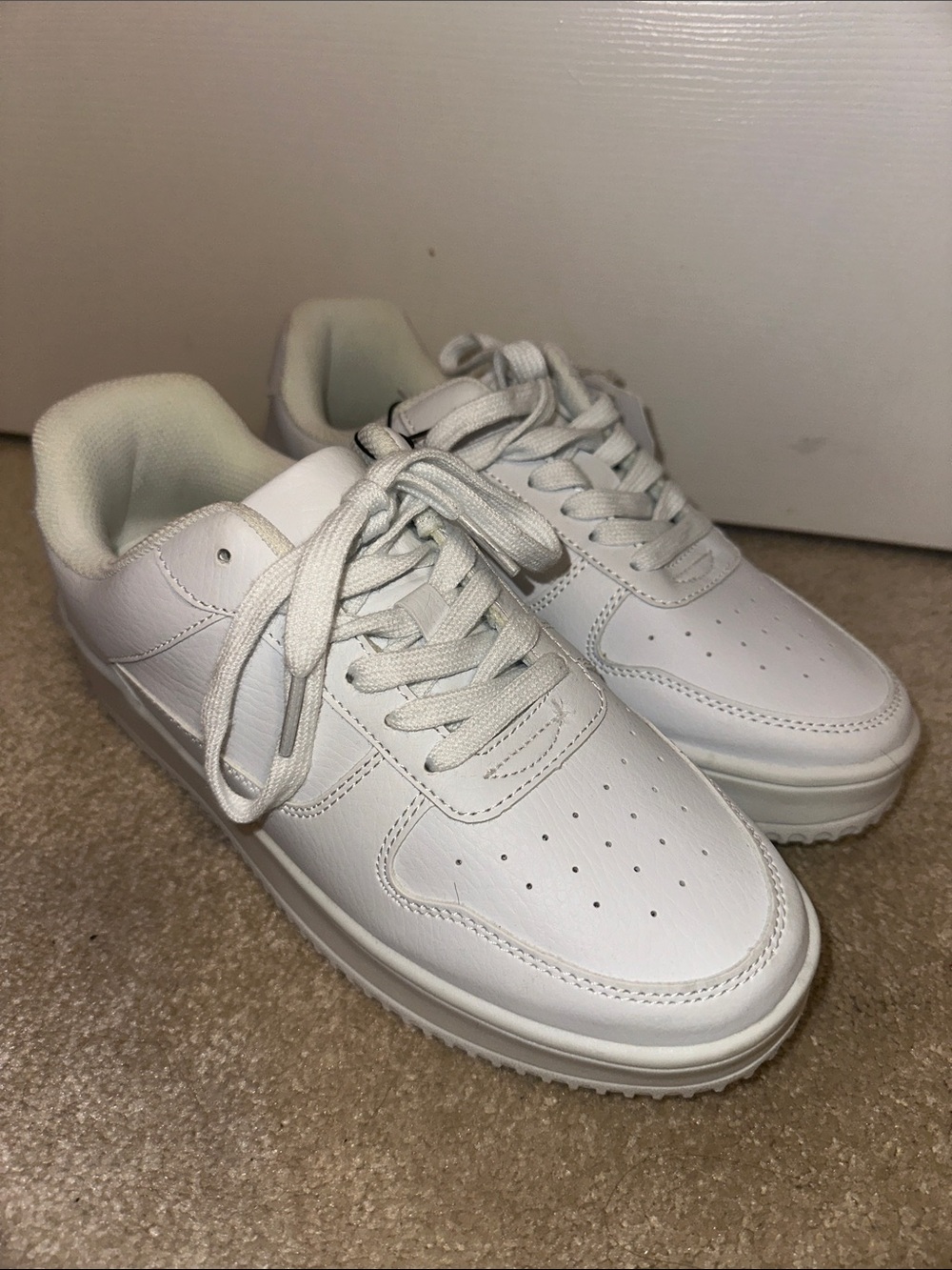 *NWT* Time and Tru memory foam sneakers
